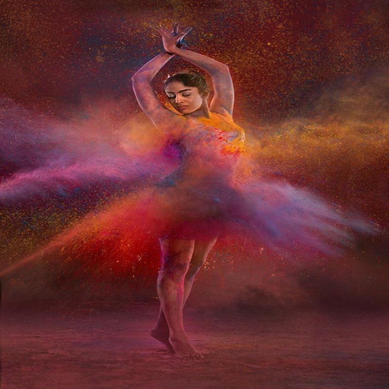 Dancing women 3