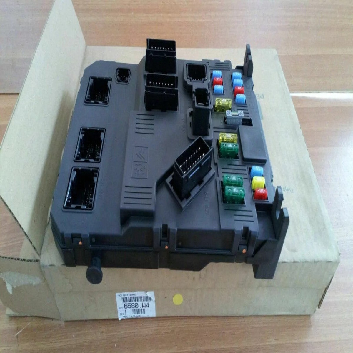 Fuse Box fits Peugeot 407 2.0 HDi 6580W4 Genuine